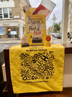PRE-ORDeR: Signed Exclusive Bonus Content edition of Peck & Peck with tote bag, badges and sticker